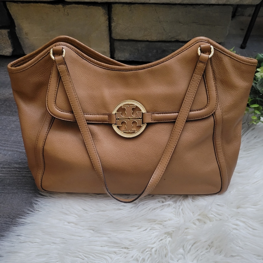 Tory Burch Amanda Easy Tote Bag in tan - Picture 5 of 16